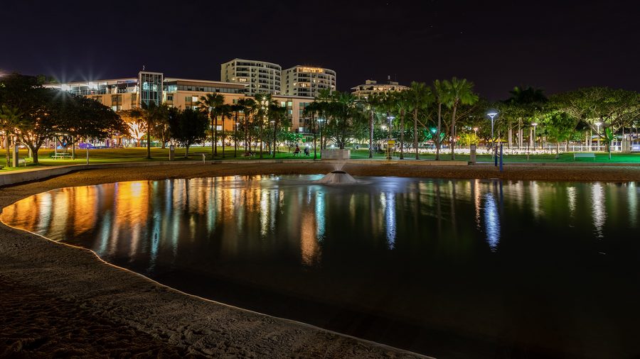 Набережная Darwin Waterfront у воды