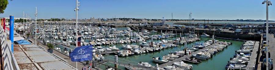 Панорамный вид на яхтенную гавань Royan, Charente-Maritime, Франция