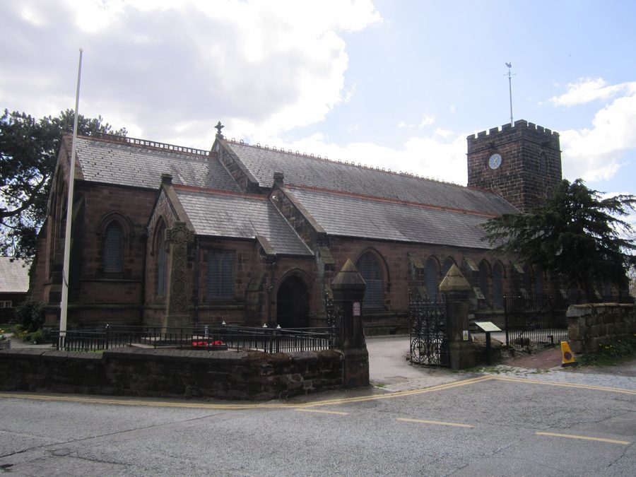 Церковь St Mary's and St Helen's в Нестоне, Чешир