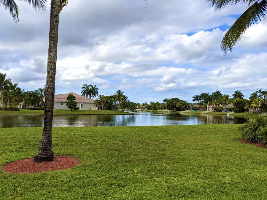 Жилой район Pembroke Falls в Pembroke Pines, Florida