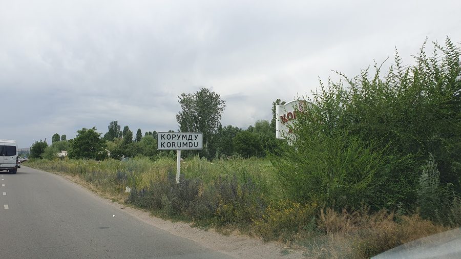 Силуэт Корумду в Иссык-Кульском районе на берегу озера
