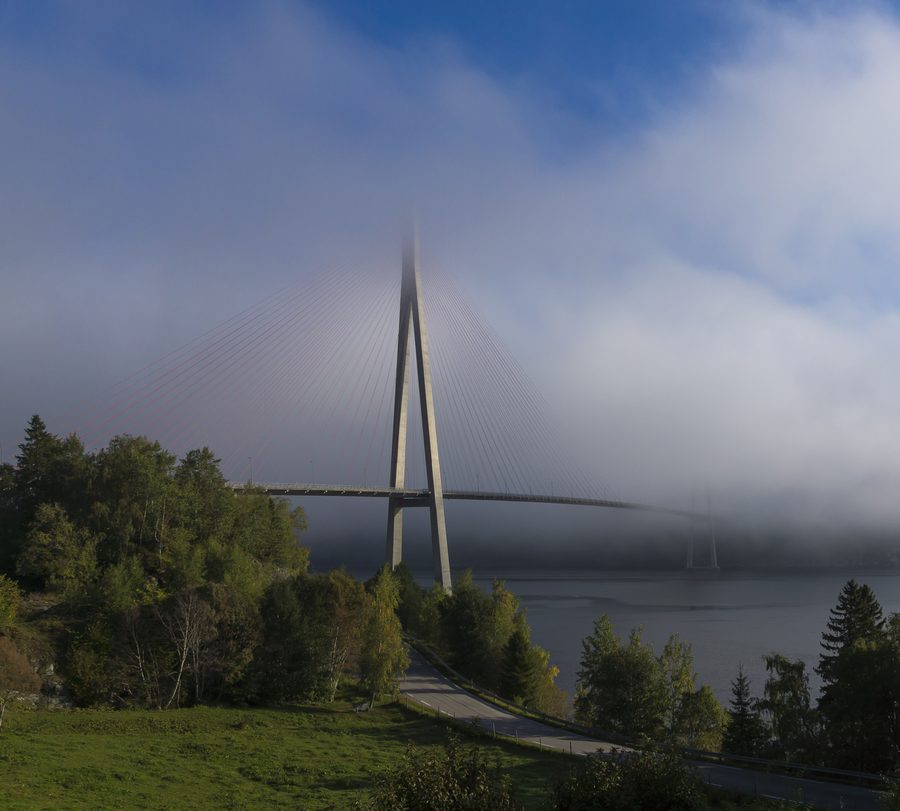 Мост Skarnsund через пролив Skarnsundet в Индерёе.