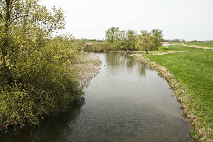 Вид на старое русло Oude Rijn в районе Rijnstrangen возле Herwen