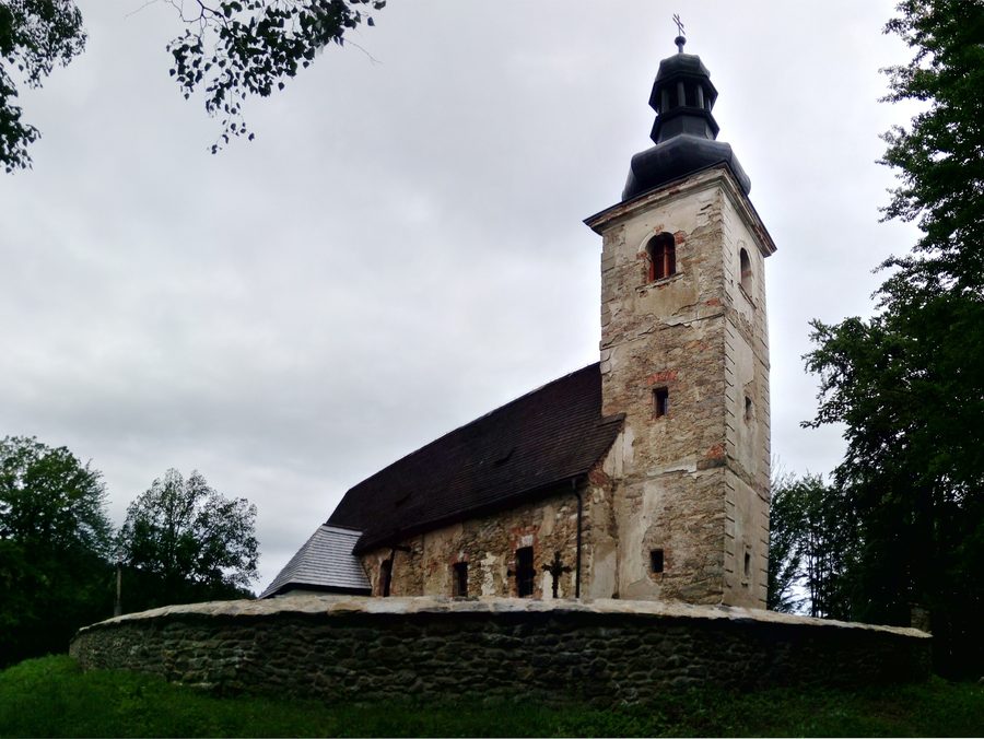 Церковь святого Лаврентия в деревне Клени в округе Чески-Крумлов