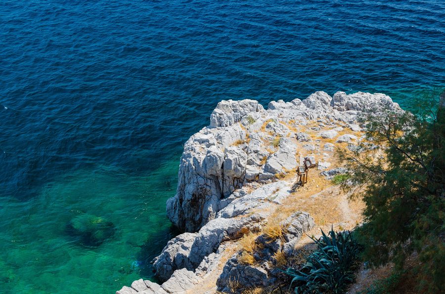 Скала у Bodrum Castle на побережье Бодрума