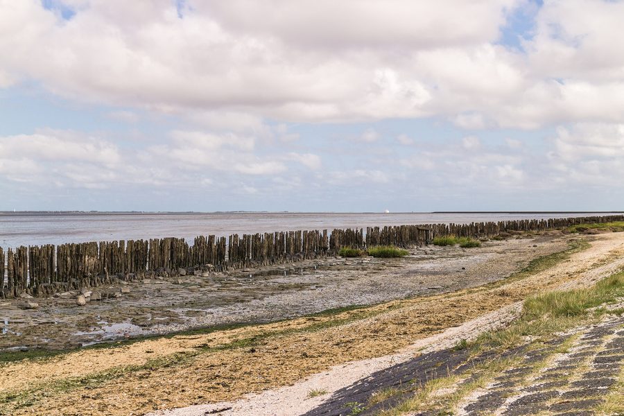De Waddenzee achter de zeedijk bij Paesens-Moddergat