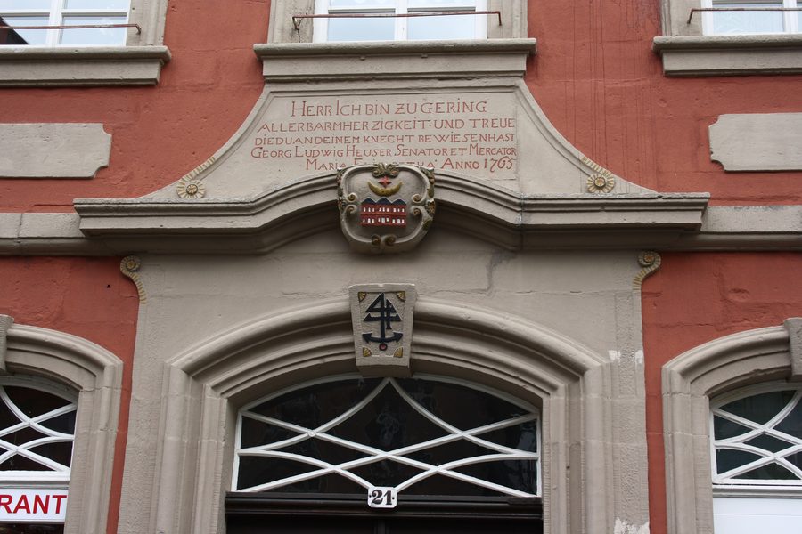 Исторический дом на площади Marktplatz 21 в Лаутербахе в районе Фогельсберг