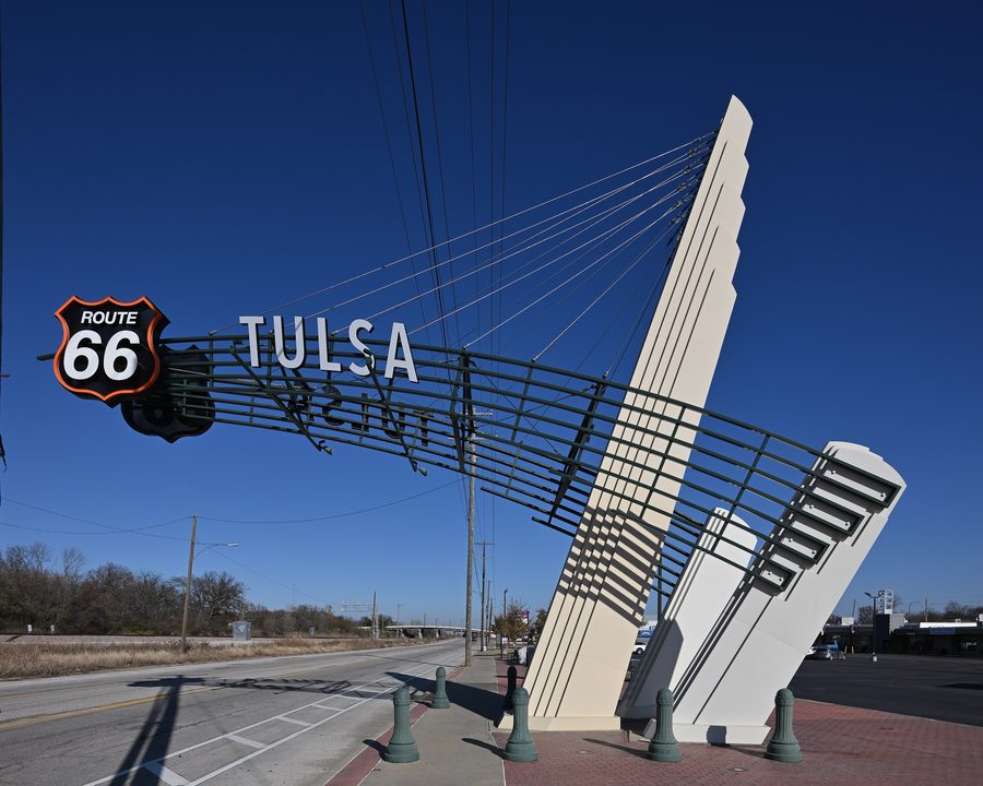 Знак Route-66 на Southwest Boulevard в Талсе