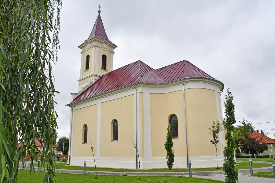 Римско-католическая церковь в Кемече в комитате Сабольч-Сатмар-Берег