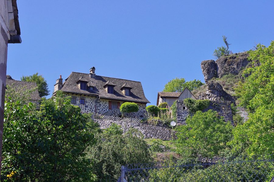 Rocher de Carlat, остаток лавового потока рядом с деревней Карла в Кантале