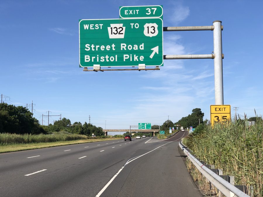Interstate 95 у съезда Exit 37 на PA 132 в тауншипе Бенсалем