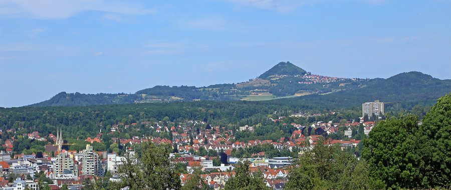 Панорама Гёппингена с доминирующей горой Гогенштауфен