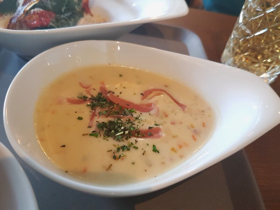 Швейцарский ячменный суп с ячменем, картофелем и овощами