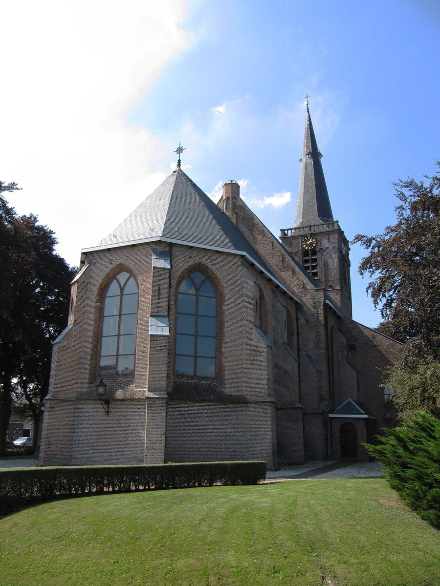 Историческое церковное здание на Kerksingel в Риддеркерке