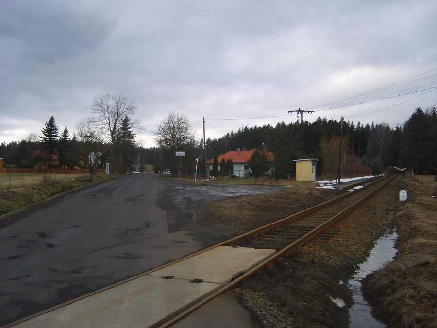 Остановка Sadov-Podlesí на железнодорожной линии между Karlovy Vary и Merklín