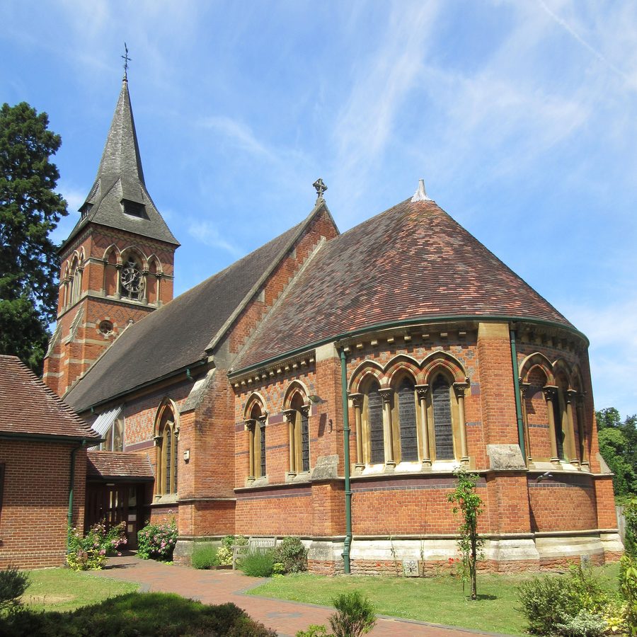 Christ Church on Guildford Road в Оттершоу, Суррей