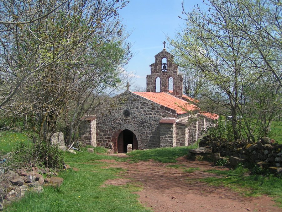 Chapelle Saint-Roch в Montbonnet недалеко от Séneujols