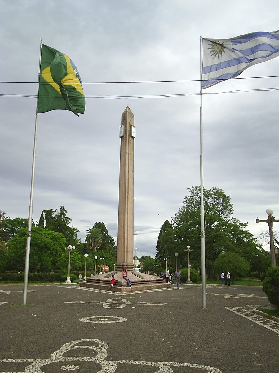 Пограничный мотив на Frontera de la Paz в Ривере