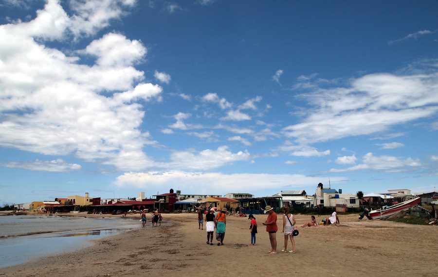 Пляж и дюны у Cabo Polonio в Rocha, Уругвай