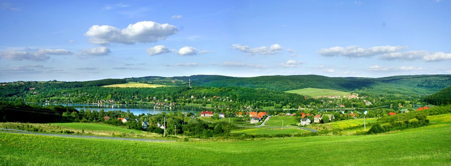 Панорама озёрного ландшафта Орфю