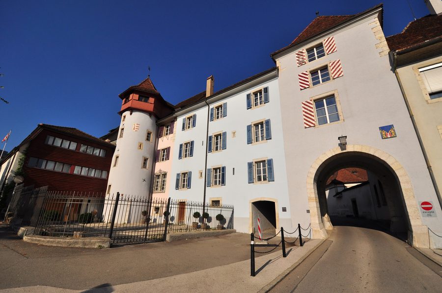 Musée Jurassien d'Art et d'Histoire и Tour Rouge в Делемонте