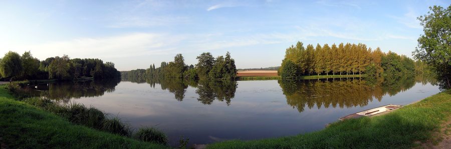 Йонна у Армо в сельском речном ландшафте