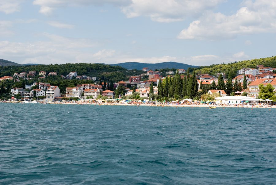 Пляж Копакабана, Округ Горни, остров Чиово