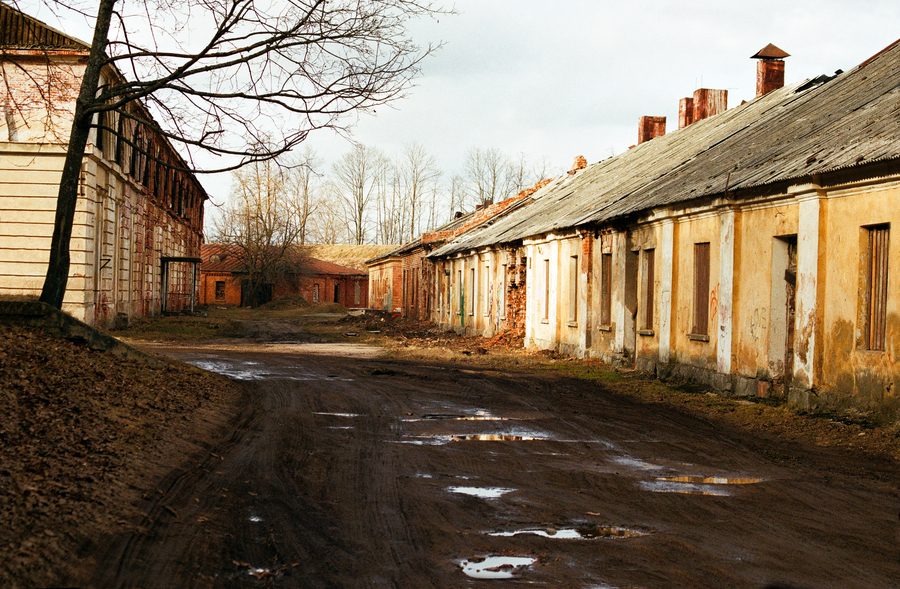 Вид снаружи на Даугавпилсскую крепость в Даугавпилсе, Латвия