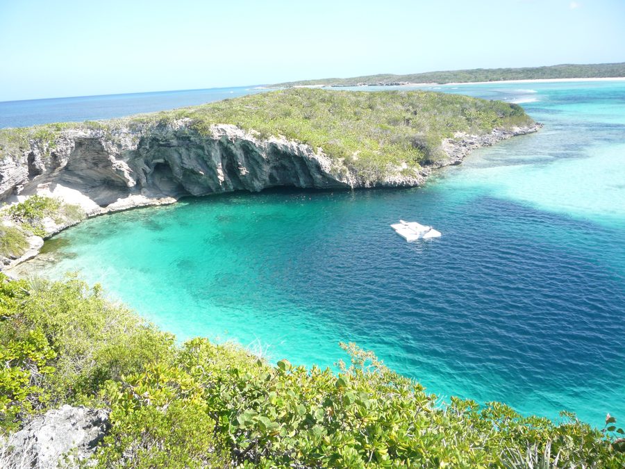 Dean's Blue Hole на Лонг-Айленде, Багамы