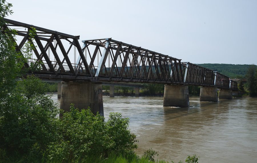 Пешеходный мост Fraser River Walking Bridge в Квеснеле, Британская Колумбия