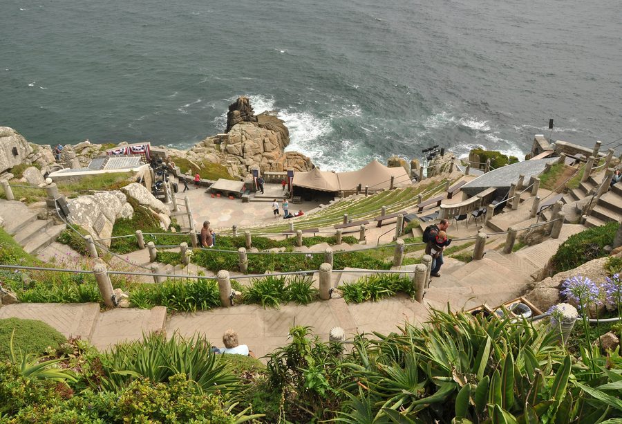 Minack Theatre над пляжем Porthcurno Beach