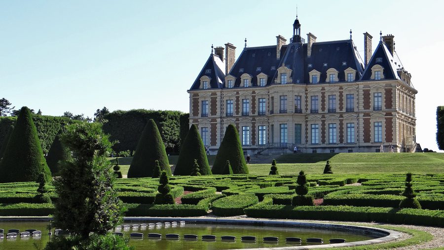 Замок Со с садовой зоной в Domaine de Sceaux