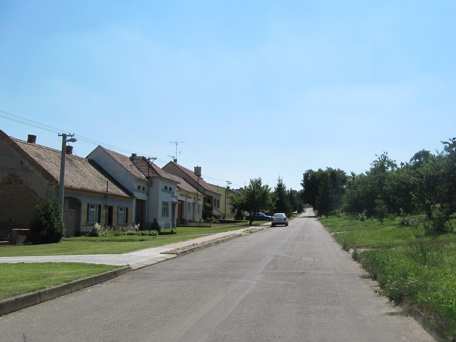 Главная улица Новы Пуддоровa в округе Годонин