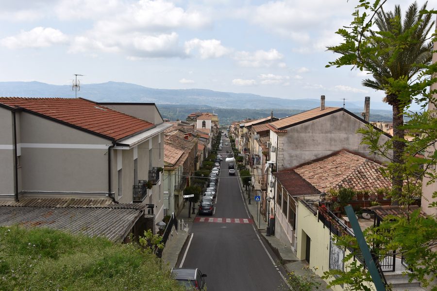 Via Roma в Пианополи, в провинции Катандзаро